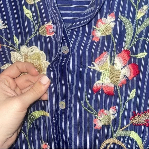 Johnny Was Workshop Geniveve Voyager 100% Silk Embroidered Tunic Top Small - Picture 4 of 8